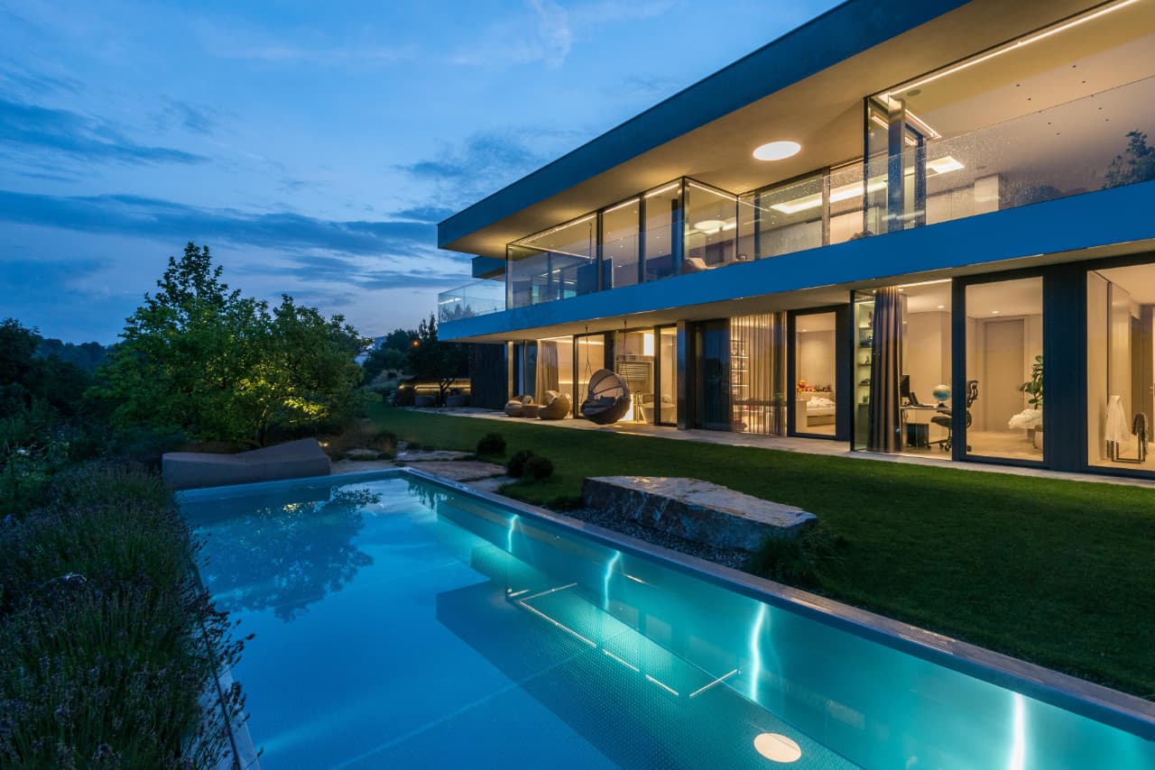 Extraordinary outdoor stainless steel pool in the garden