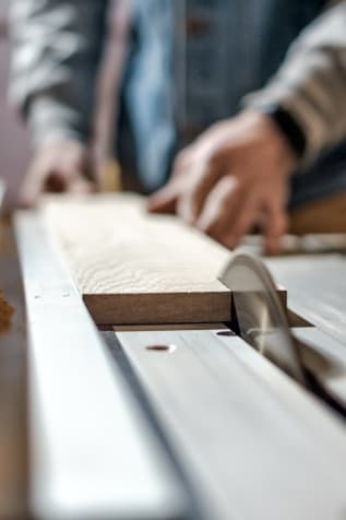 Circular saw for cutting wood 