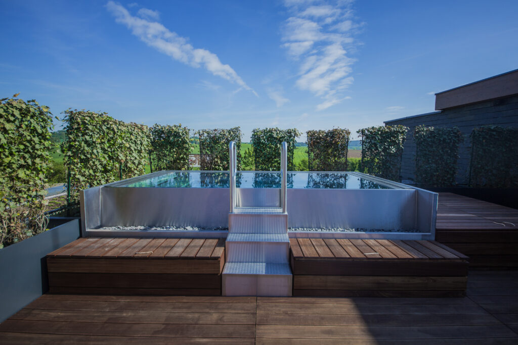 Big stainless steel rooftop whirlpool by IMAGINOX