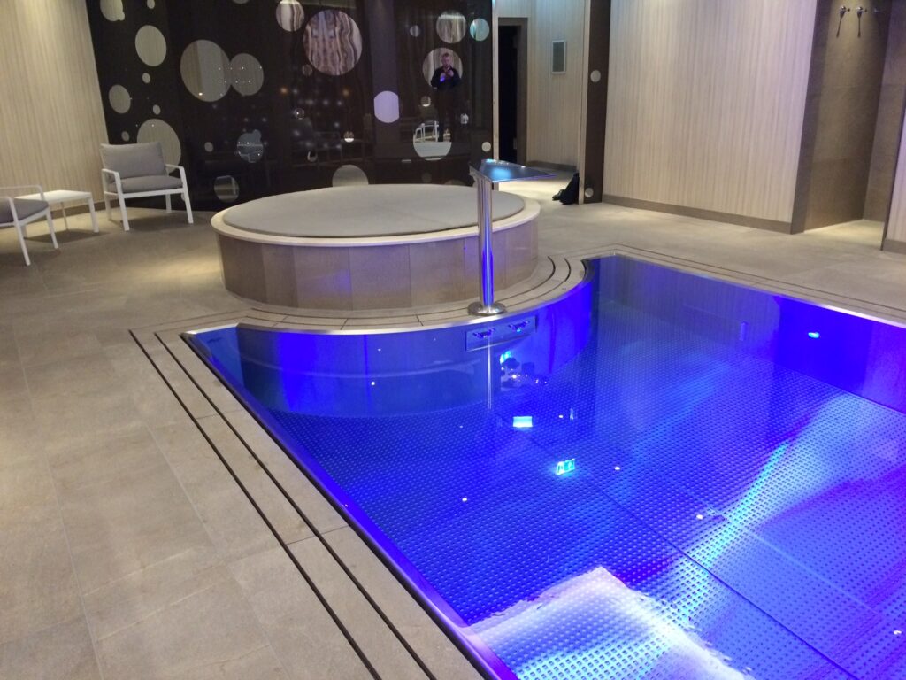 Stainless steel hotel pool IMAGINOX in luxury wellness