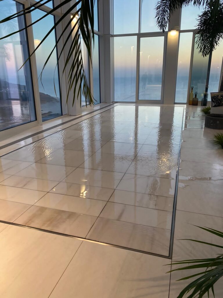 IMAGINOX luxury pool with movable floor closed