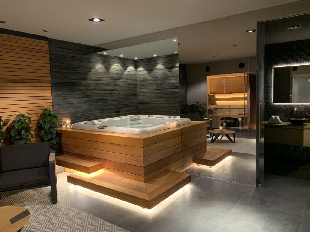 Private wellness with whirlpool in IMAGINOX showoom