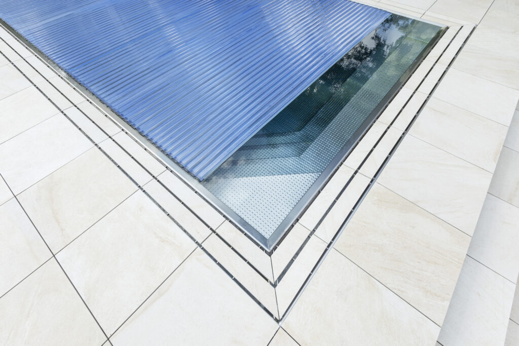 Swimming pool IMAGINOX with automatic cover