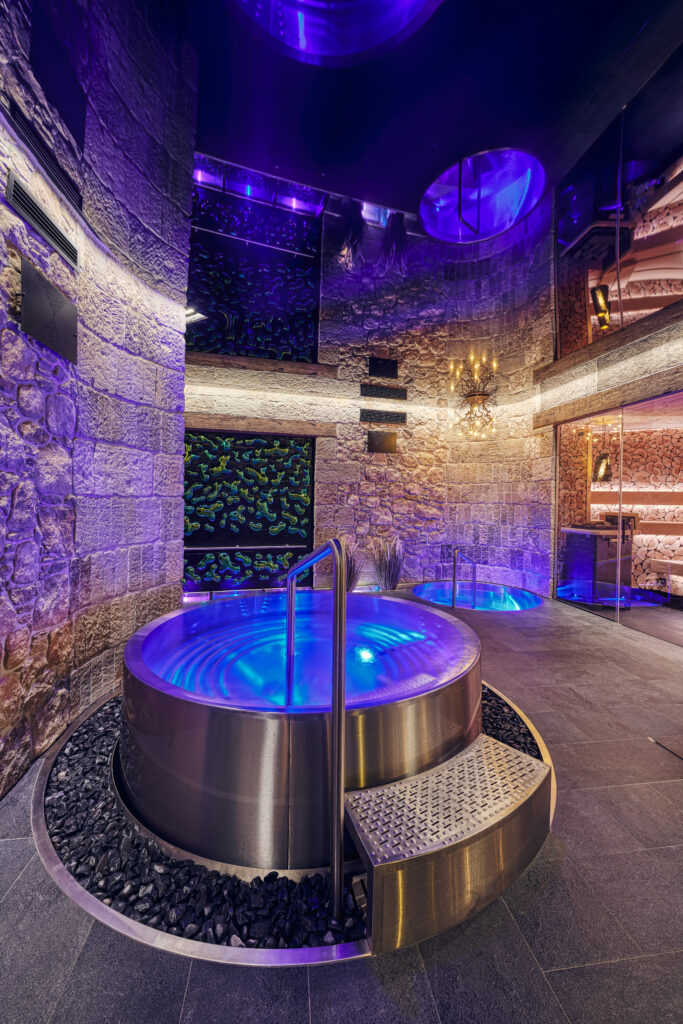 Luxury round whirlpool by IMAGINOX group