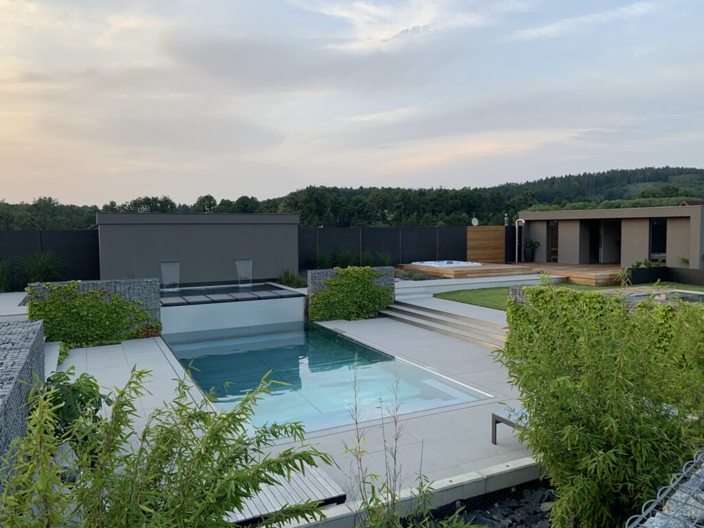 Showroom of stailness steel pools and whirlpools IMAGINOX