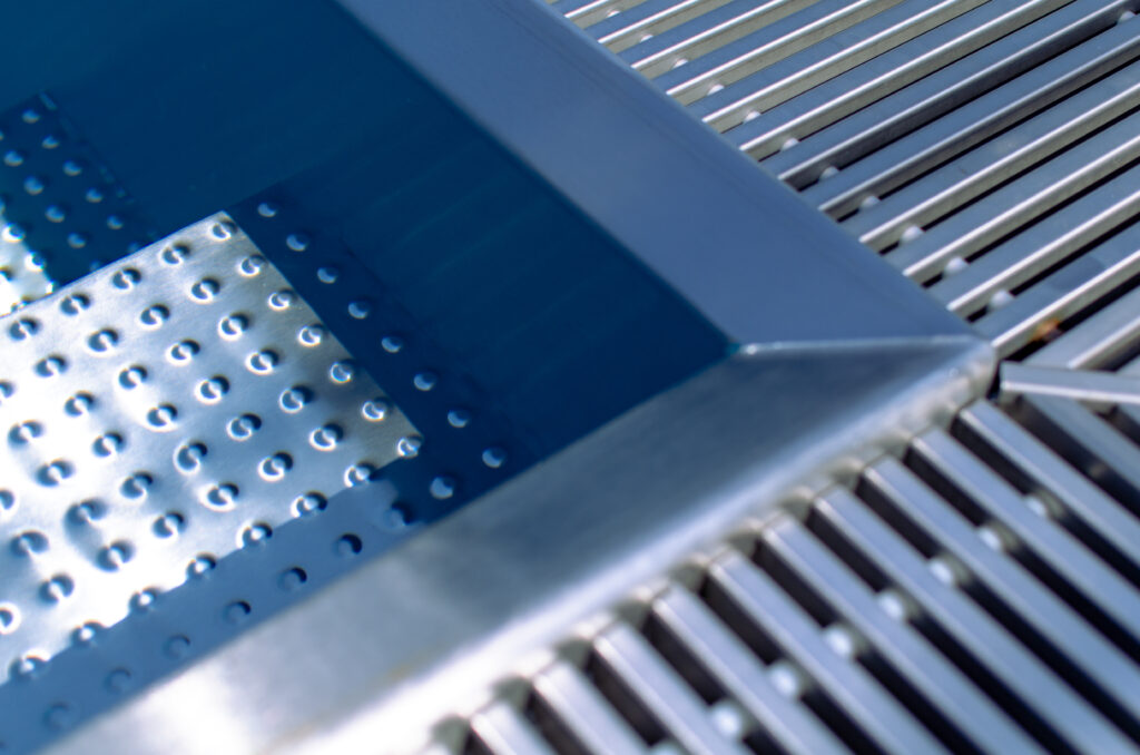 Detail of IMAGINOX stainless steel pool