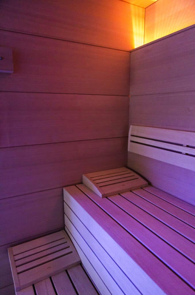 Hemlock wood panels in the TAO sauna