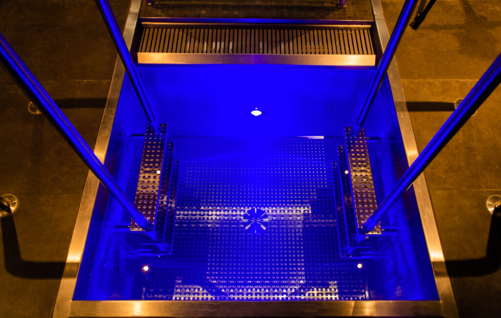 High-quality LED lighting in the plunge pool