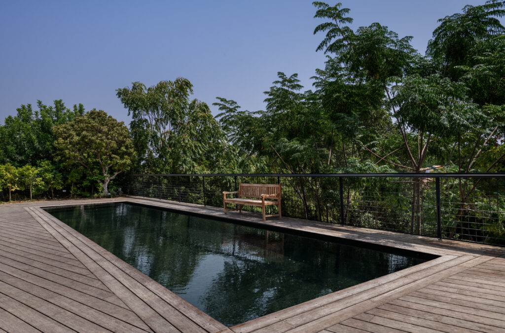 Luxury pool cover solution by AQUAFLOORS