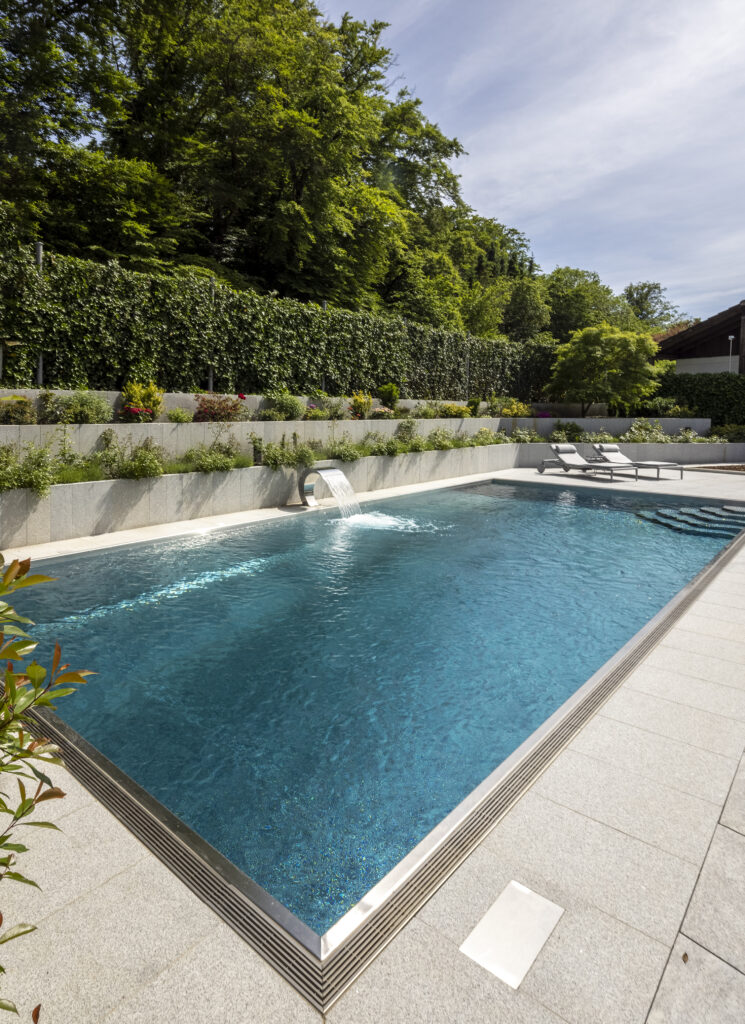 Corner staircase of stainless steel pool