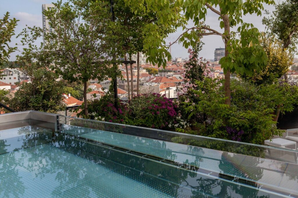 Detail of the glass wall