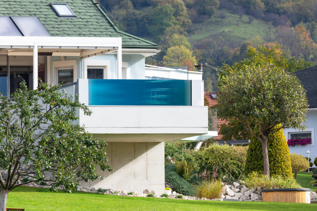 Stainless steel pool with a front glass wall