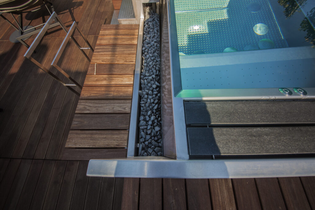 Detail of deck-level of IMAGINOX whirlpool