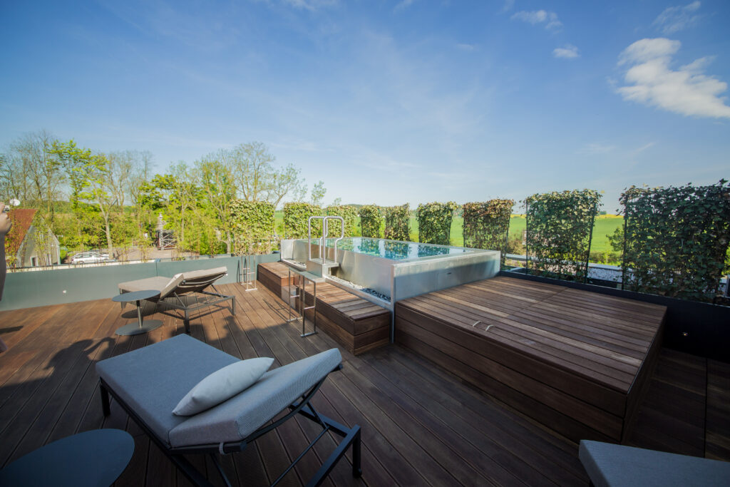 IMAGINOX stainless steel whirlpool for up to ten people