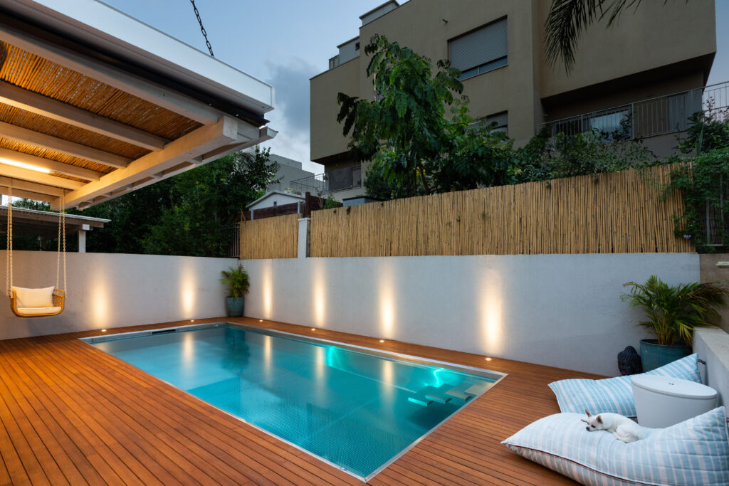 The skimmer pool is seven meters long and three meters in width